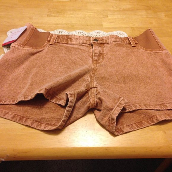 Maternity Midi Shorts with side panels, Isabel - Picture 1 of 10